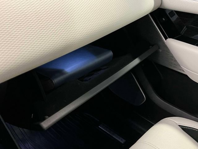 Used 2018 Land Rover Range Rover Velar R-Dynamic SE AWD/4WD image 34