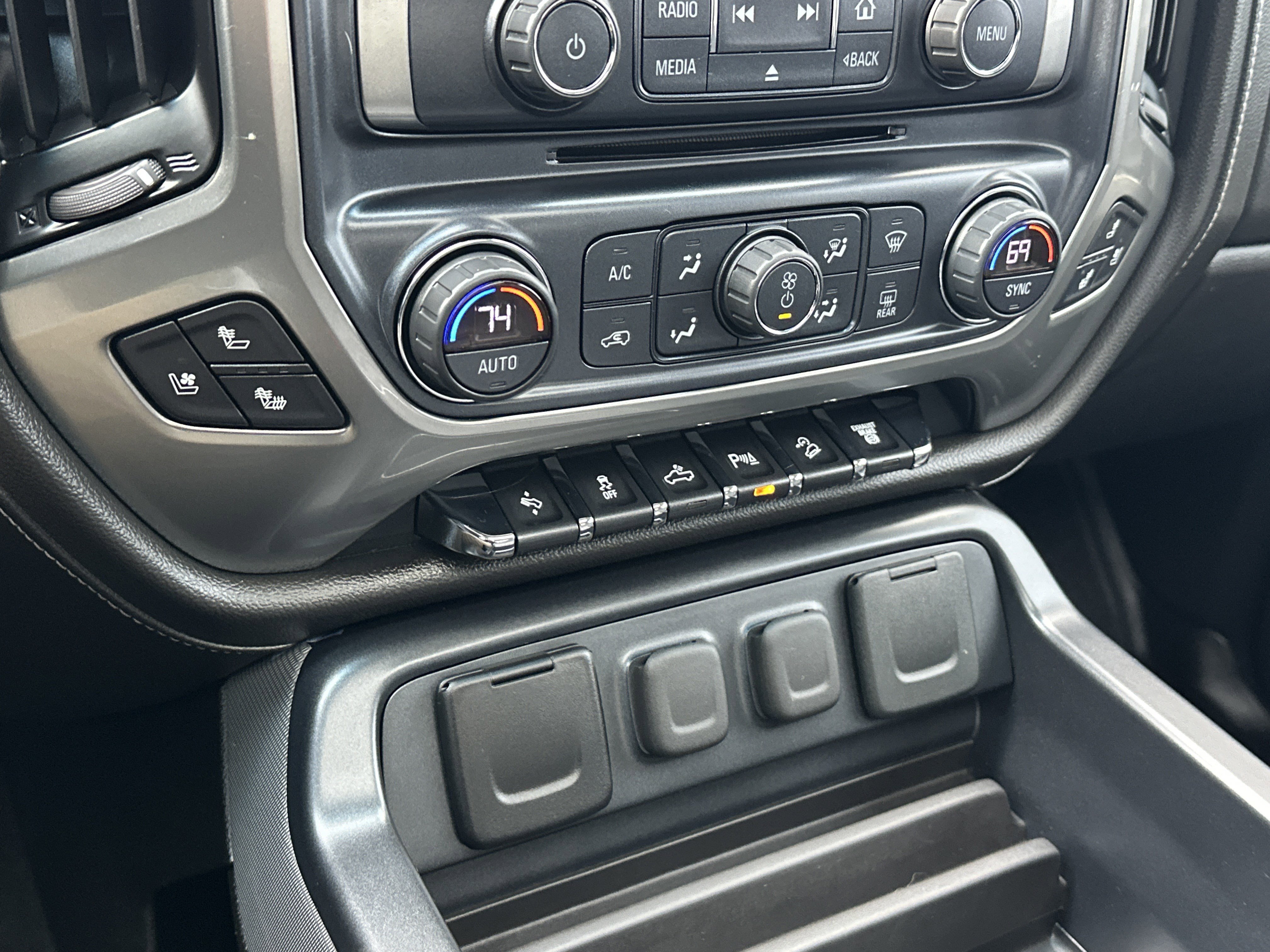 Used 2018 Chevrolet Silverado 2500 LTZ w/ Duramax Plus Package image 22