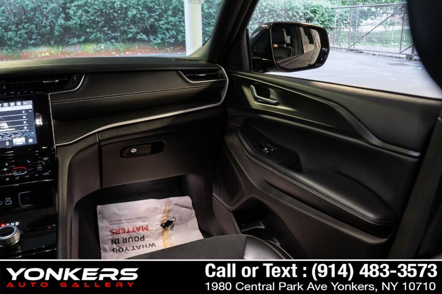 Used 2023 Jeep Grand Cherokee L Laredo AWD/4WD image 70