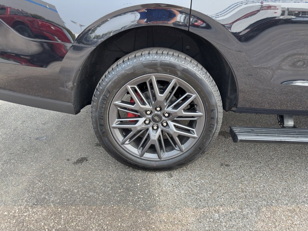 New 2025 Ford Expedition Platinum w/ Stealth Performance Package image 29