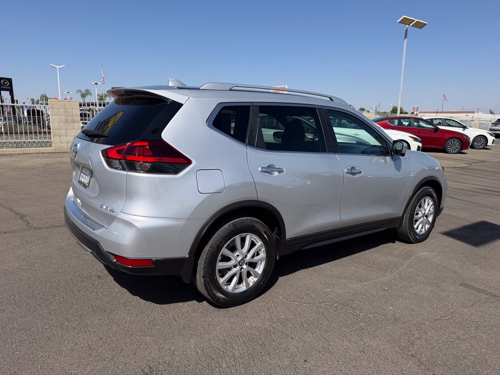 Used 2018 Nissan Rogue SV w/ Premium Package AWD/4WD image 6