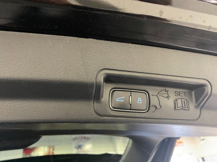 Used 2020 Ford Explorer XLT w/ Equipment Group 202A AWD/4WD image 26