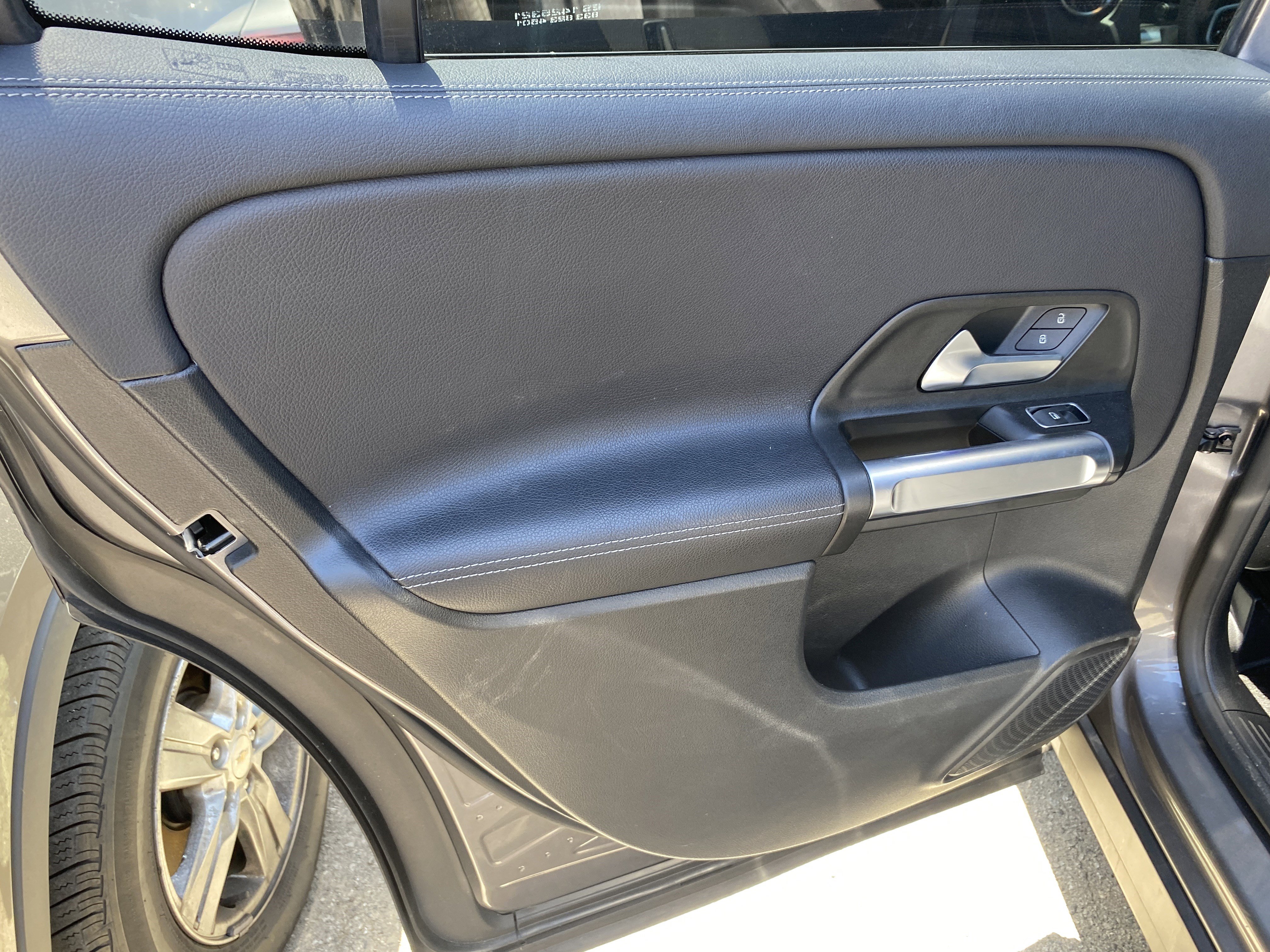 Used 2021 Mercedes-Benz GLB 250 w/ Premium Package image 16