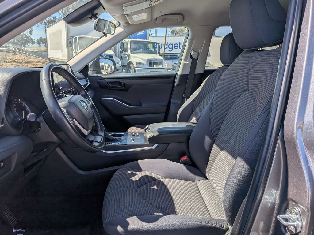 Used 2024 Toyota Highlander LE image 15