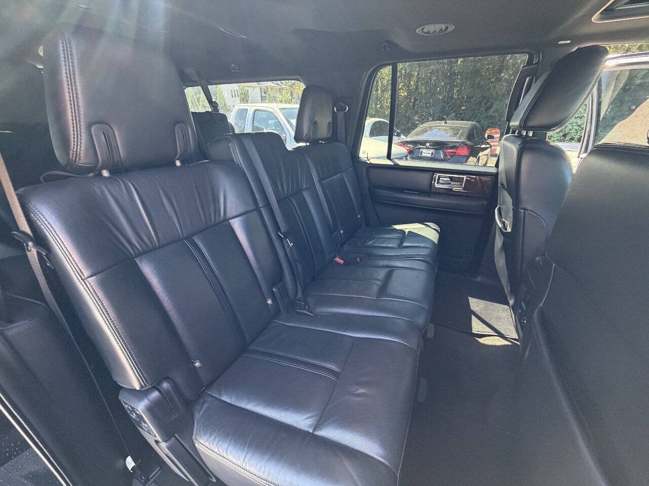 Used 2015 Lincoln Navigator L 2WD image 15