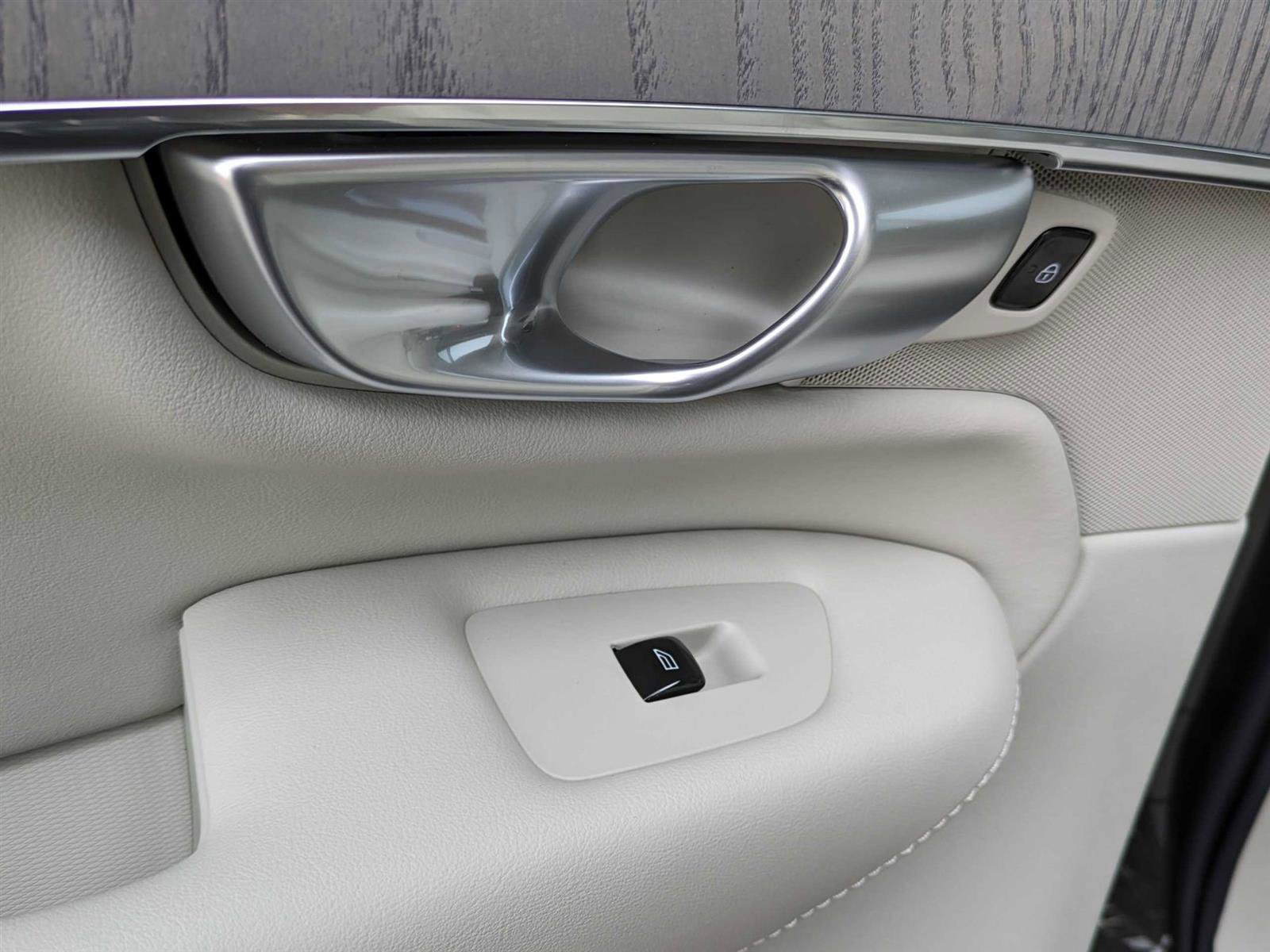 New 2024 Volvo XC90 T8 Plus image 33