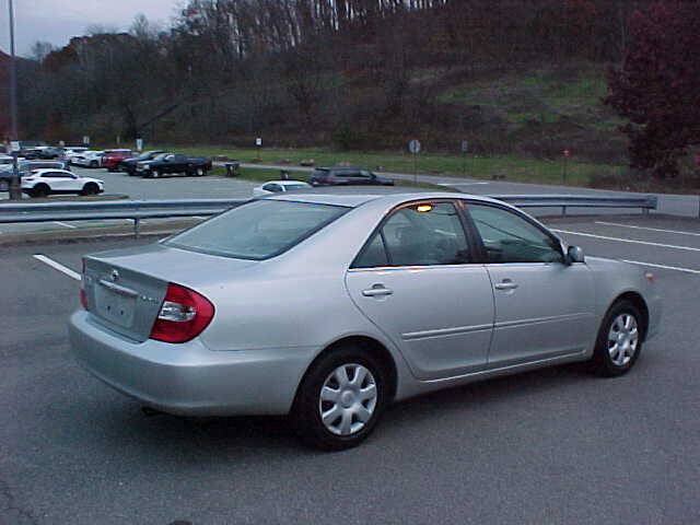 Used 2002 Toyota Camry LE w/ Pkg 2 FWD image 9