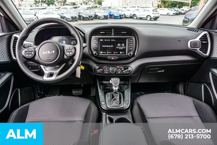 Used 2025 Kia Soul LX w/ LX Technology Package FWD image 26