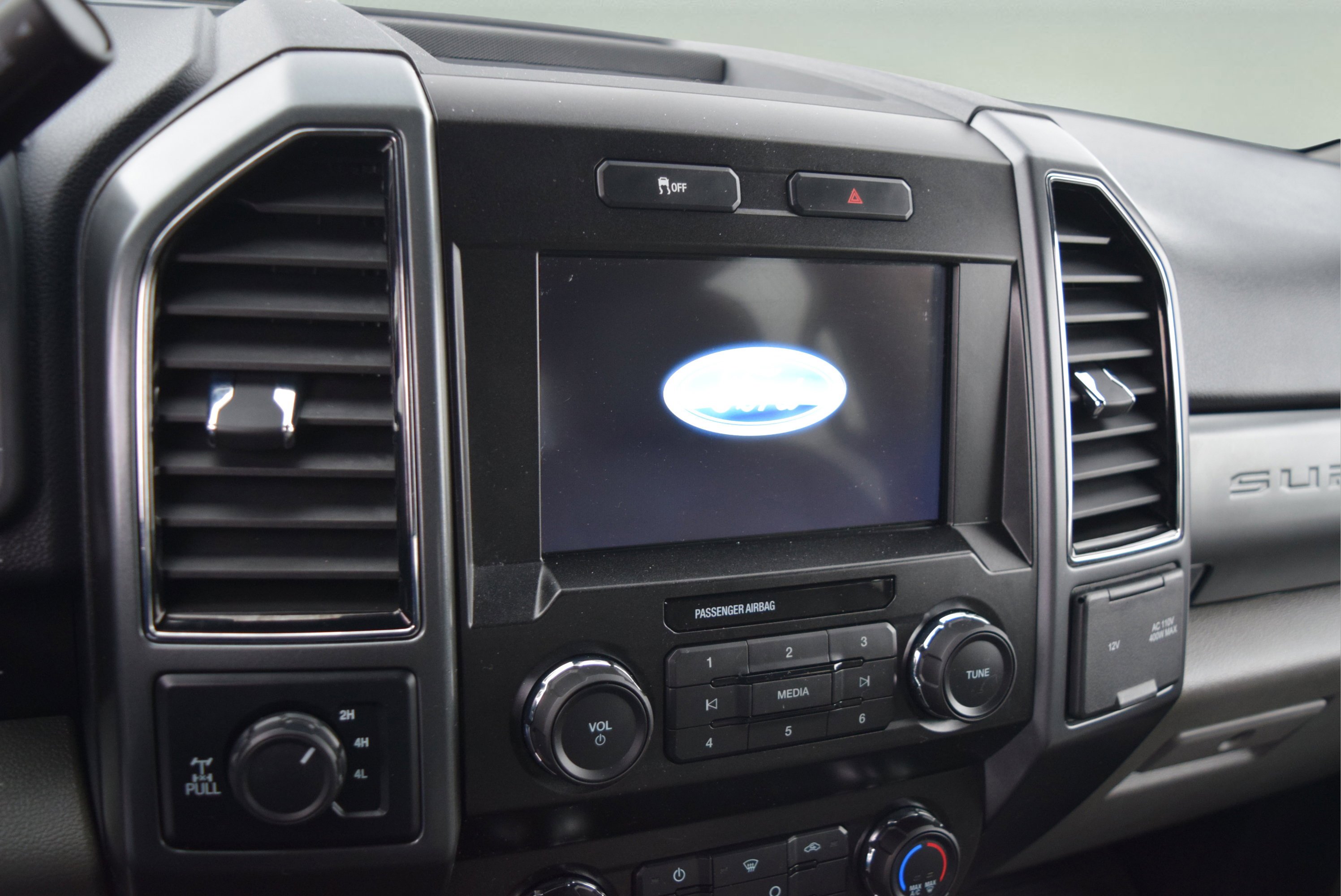 Used 2022 Ford F350 XLT w/ Camper Package image 13