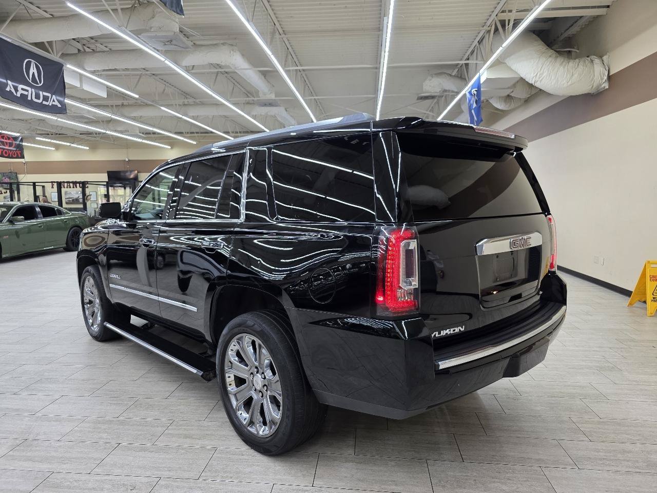 Used 2019 GMC Yukon Denali w/ Open Road Package AWD/4WD image 8