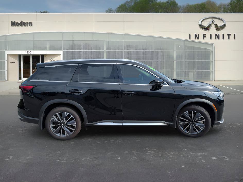 Certified 2026 INFINITI QX60 Luxe w/ Cargo Package AWD/4WD image 3