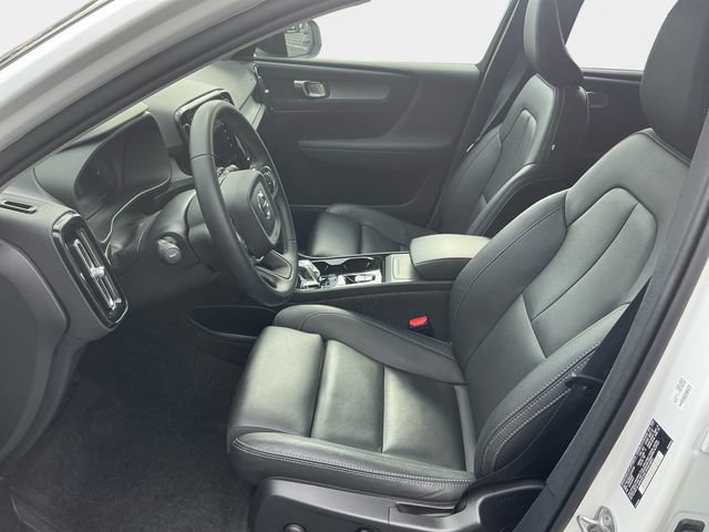 Used 2025 Volvo XC40 B5 Plus AWD/4WD image 10