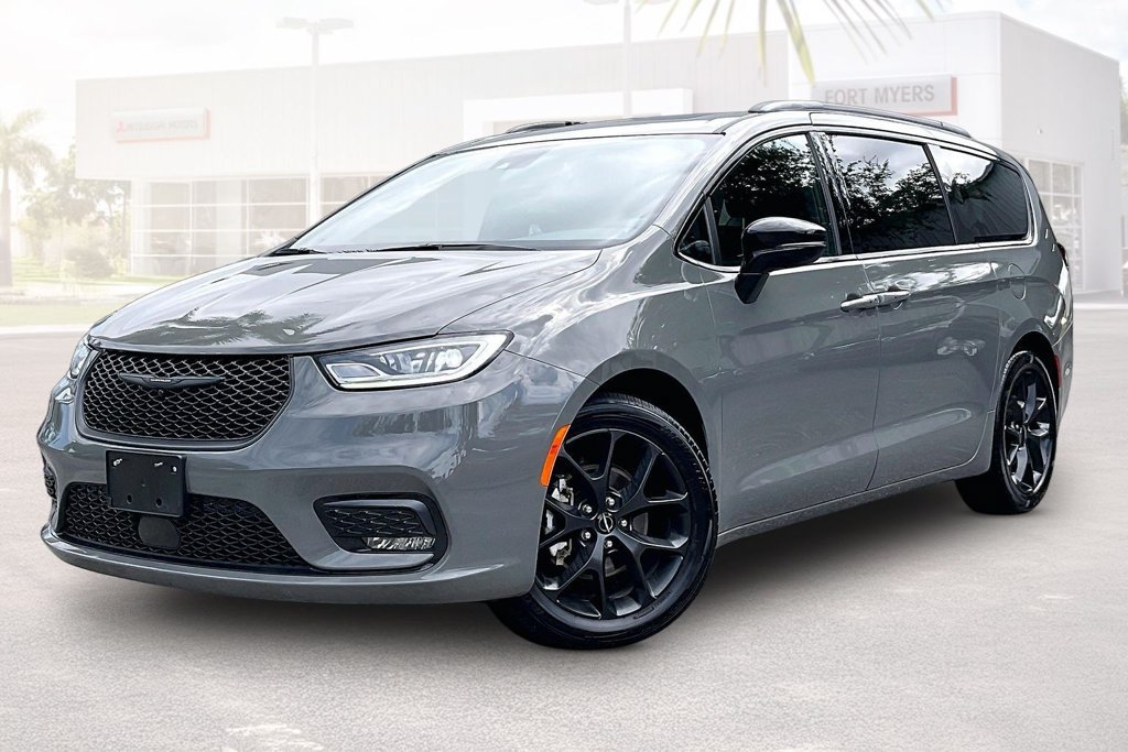 Used 2025 Chrysler Pacifica Limited FWD image 30