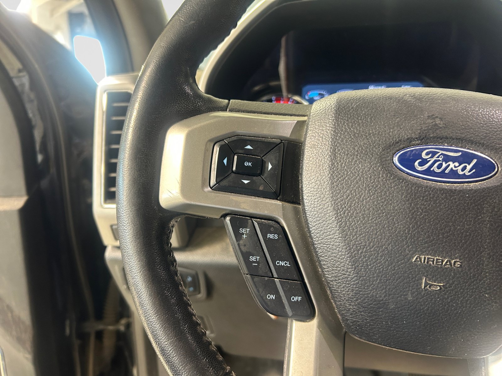 Used 2019 Ford F250 Lariat w/ Lariat Ultimate Package AWD/4WD image 16