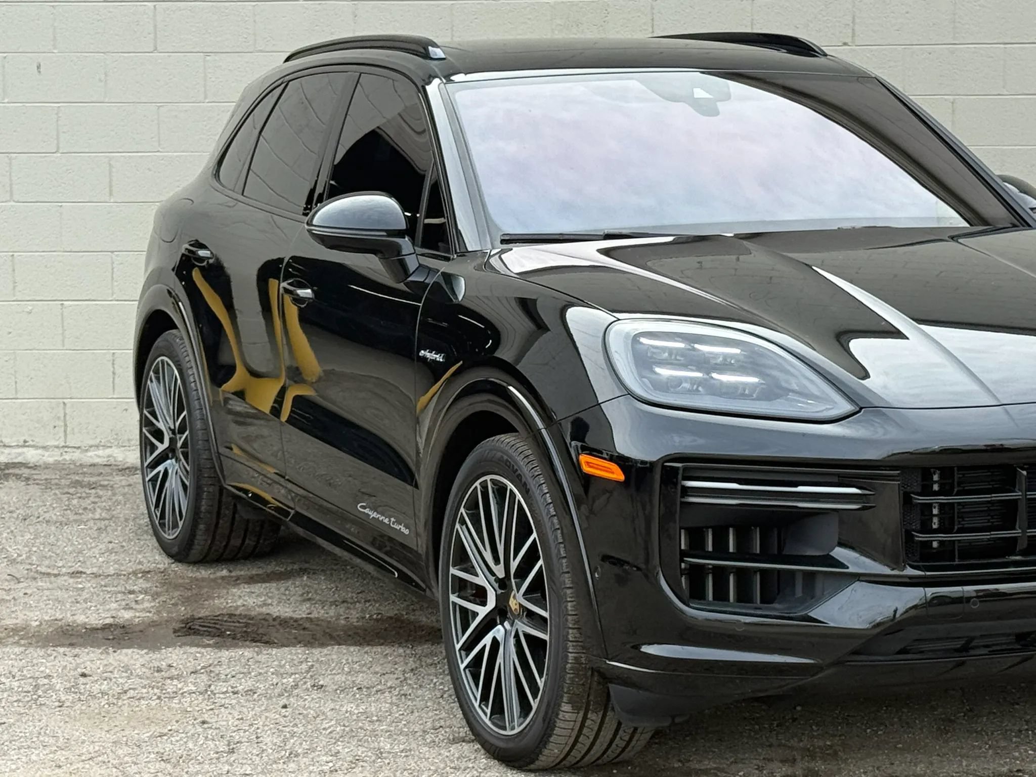 Used 2024 Porsche Cayenne Turbo AWD/4WD image 23