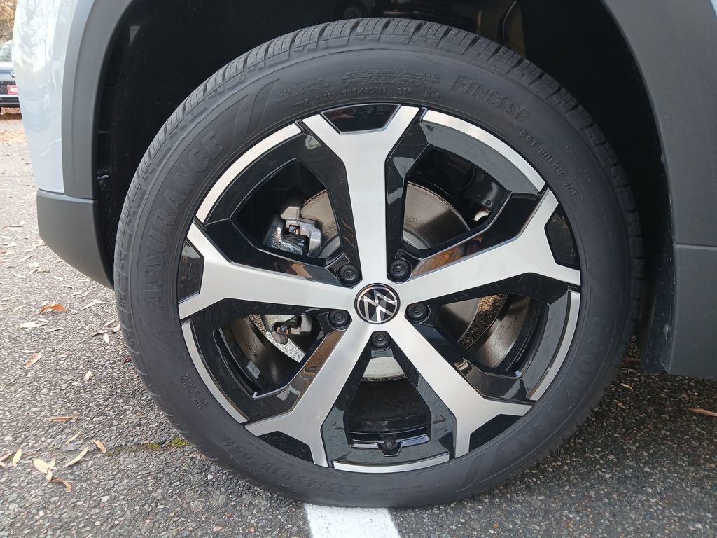 New 2026 Volkswagen Taos SEL image 27