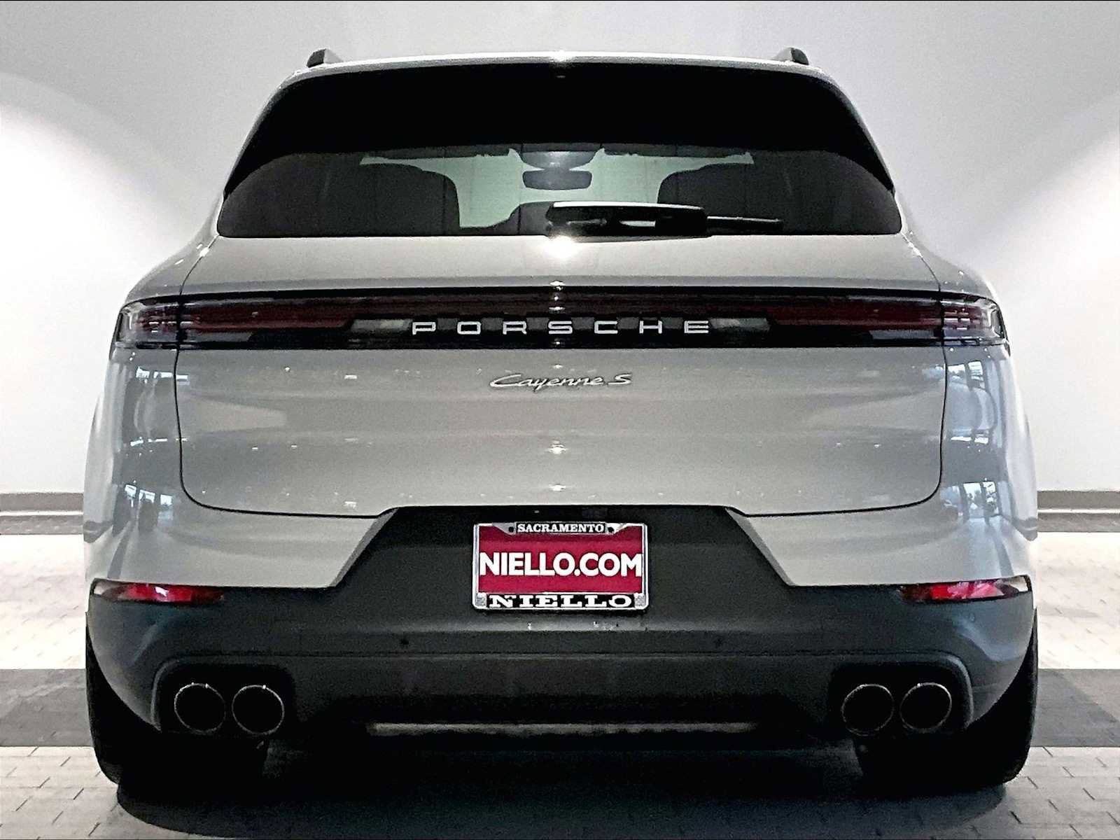 Used 2026 Porsche Cayenne S image 9