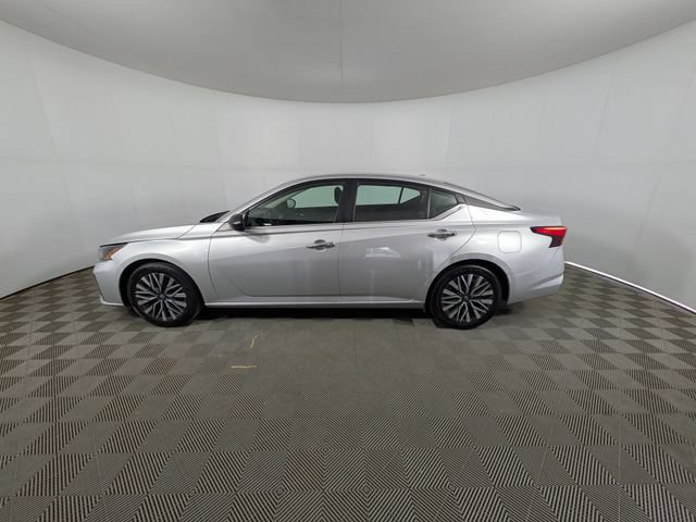 Used 2024 Nissan Altima 2.5 SV FWD image 15