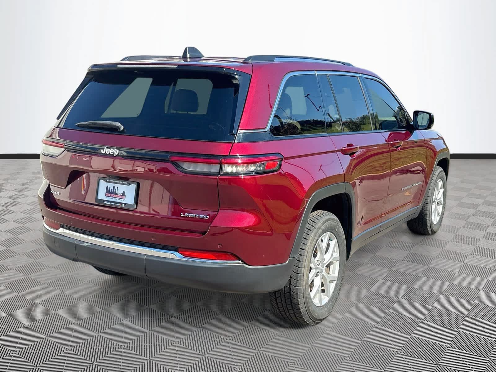 Used 2023 Jeep Grand Cherokee Limited w/ Trailer Tow Prep Group (B) AWD/4WD image 5