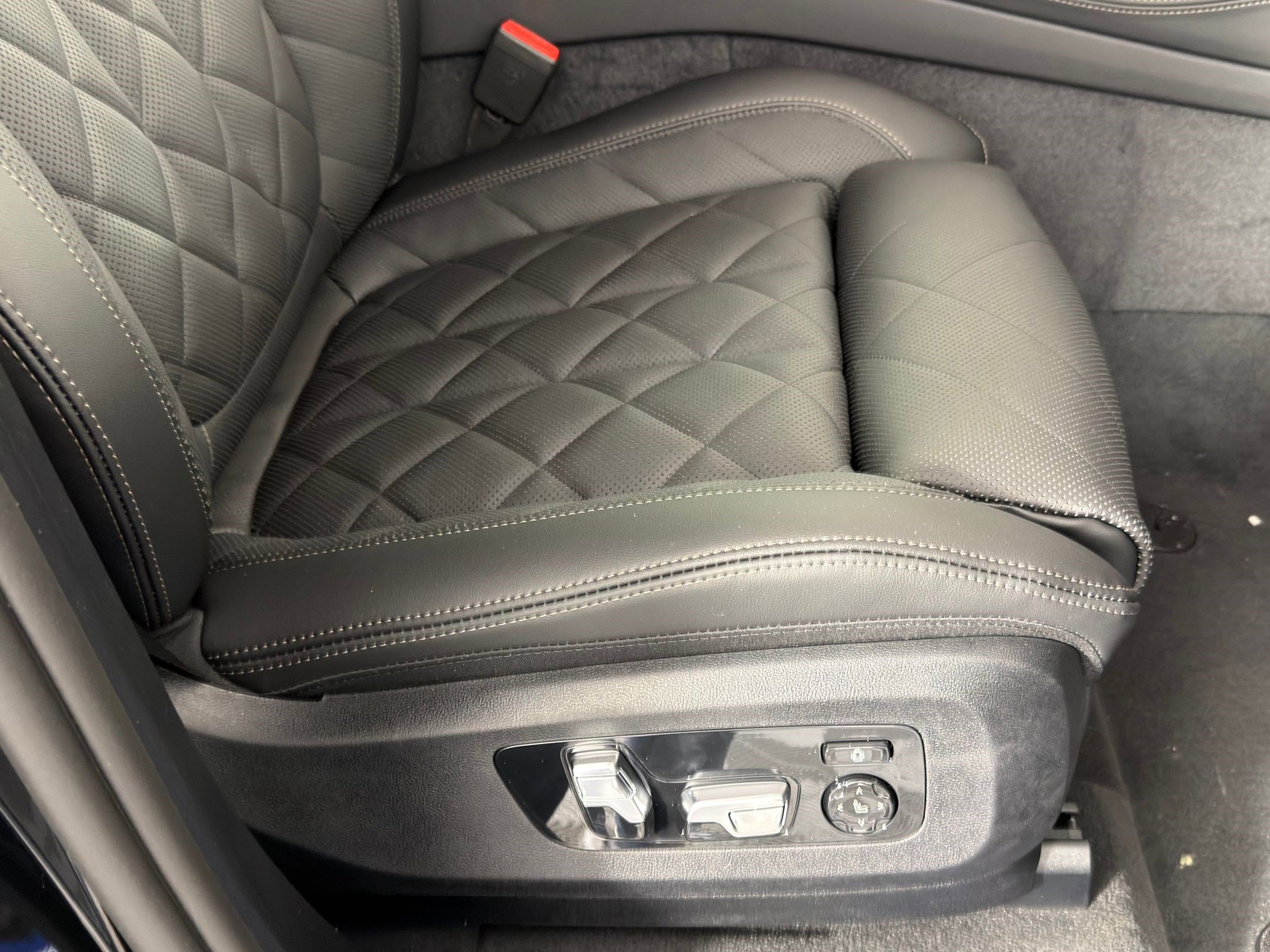 New 2026 BMW X5 M60i image 34