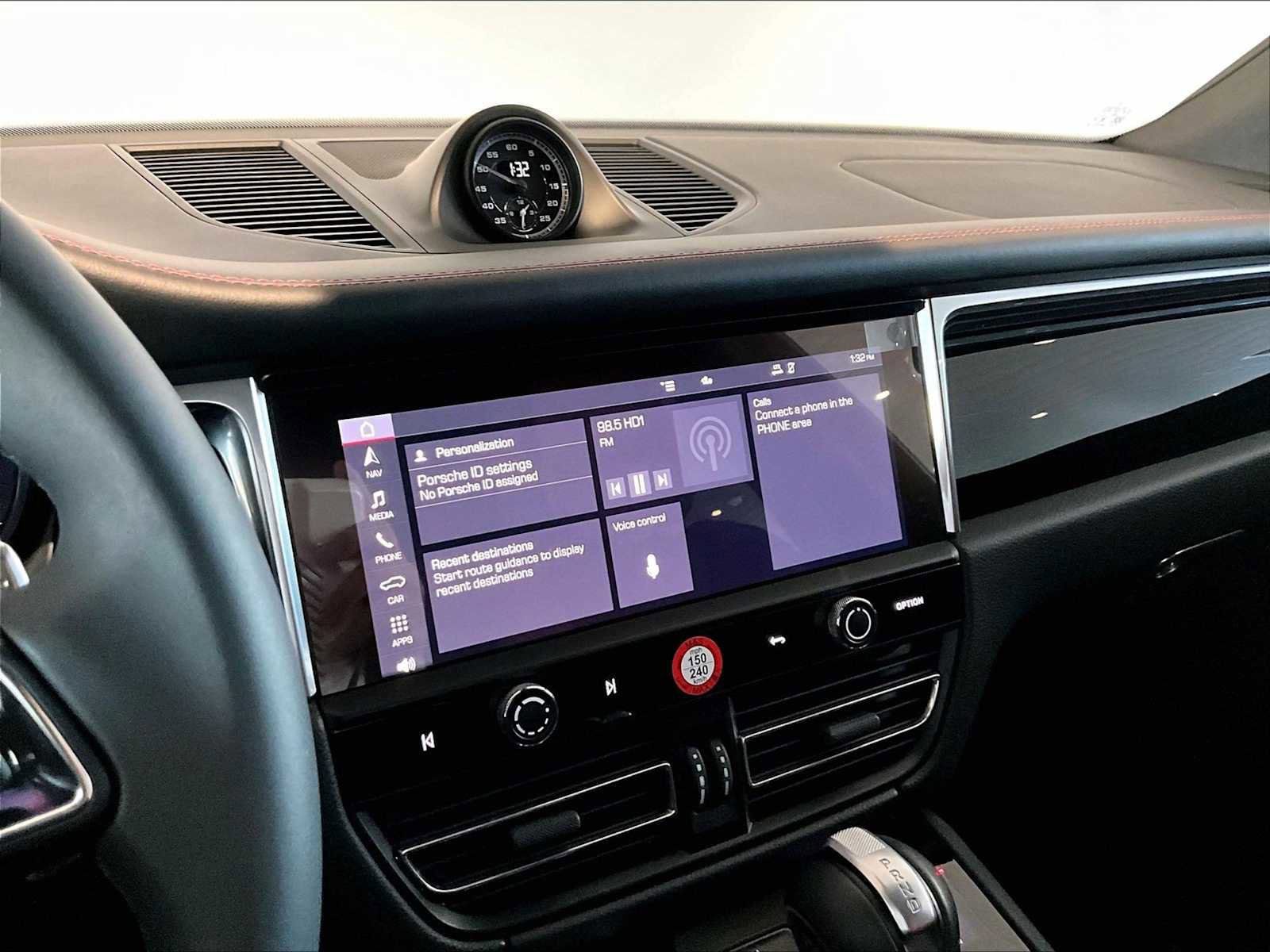 Used 2025 Porsche Macan image 19