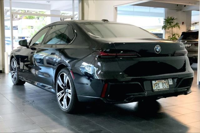 Used 2025 BMW 740i w/ Premium Package RWD image 5