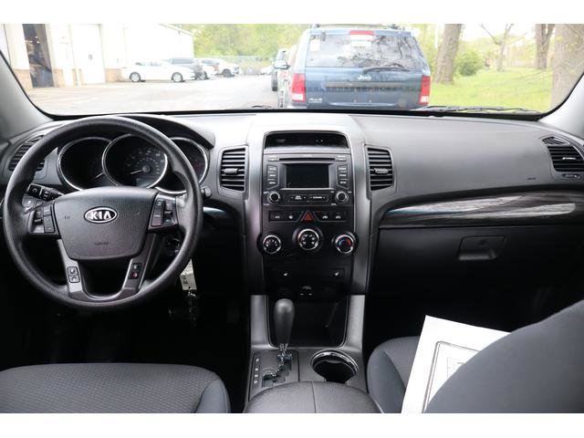 Used 2013 Kia Sorento LX w/ Convenience Pkg FWD image 9