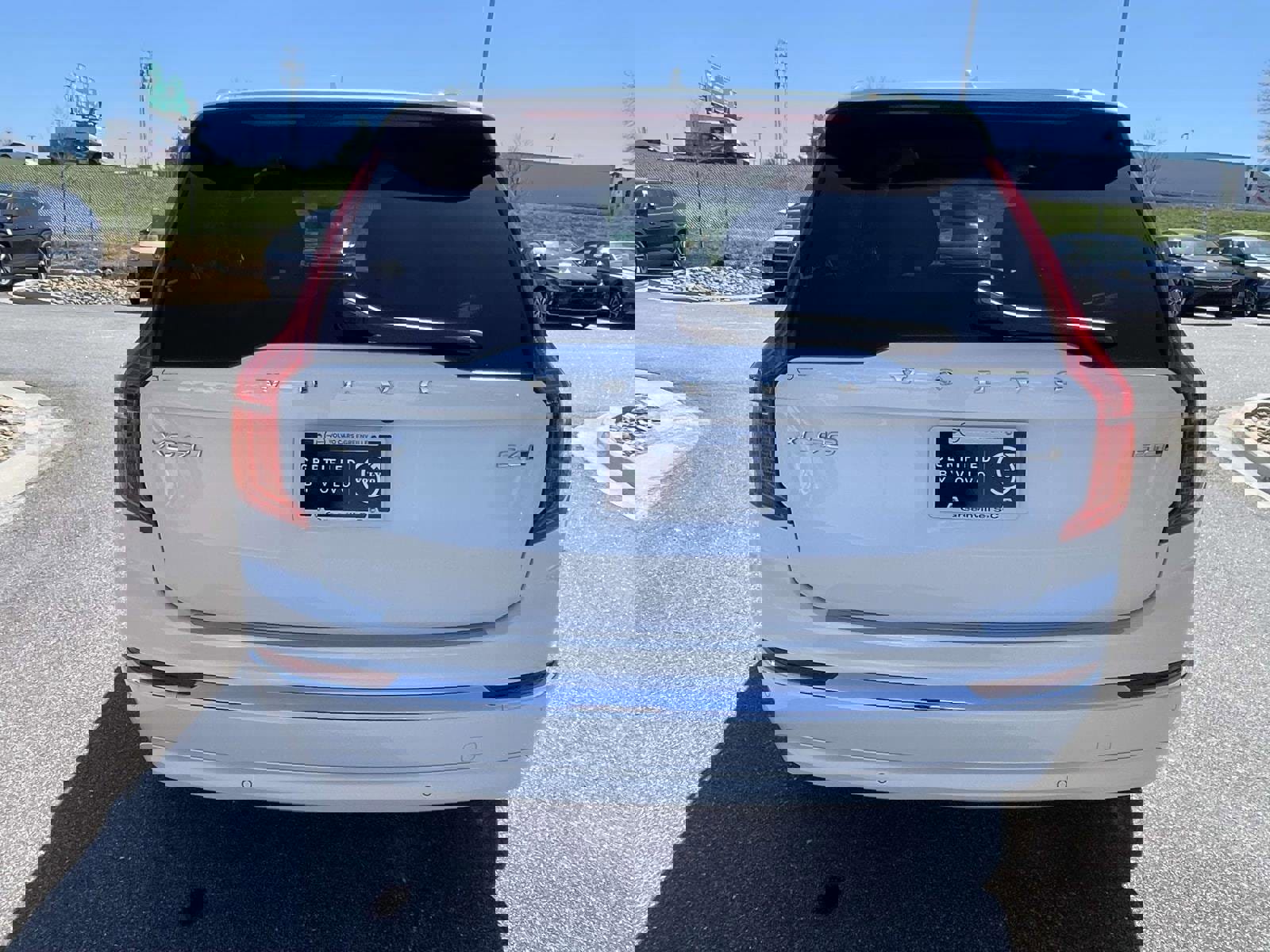 Certified 2024 Volvo XC90 B6 Ultimate w/ Lounge Package image 5