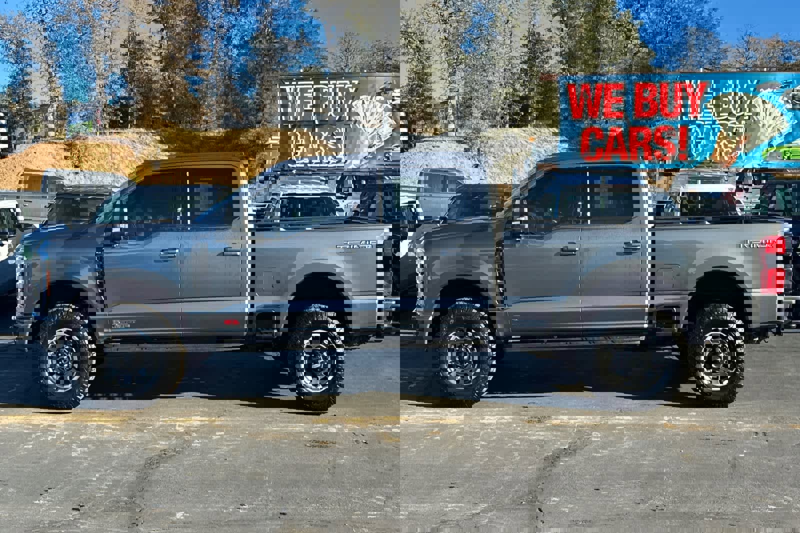 Used 2023 Ford F250 XLT w/ Black Appearance Package image 7