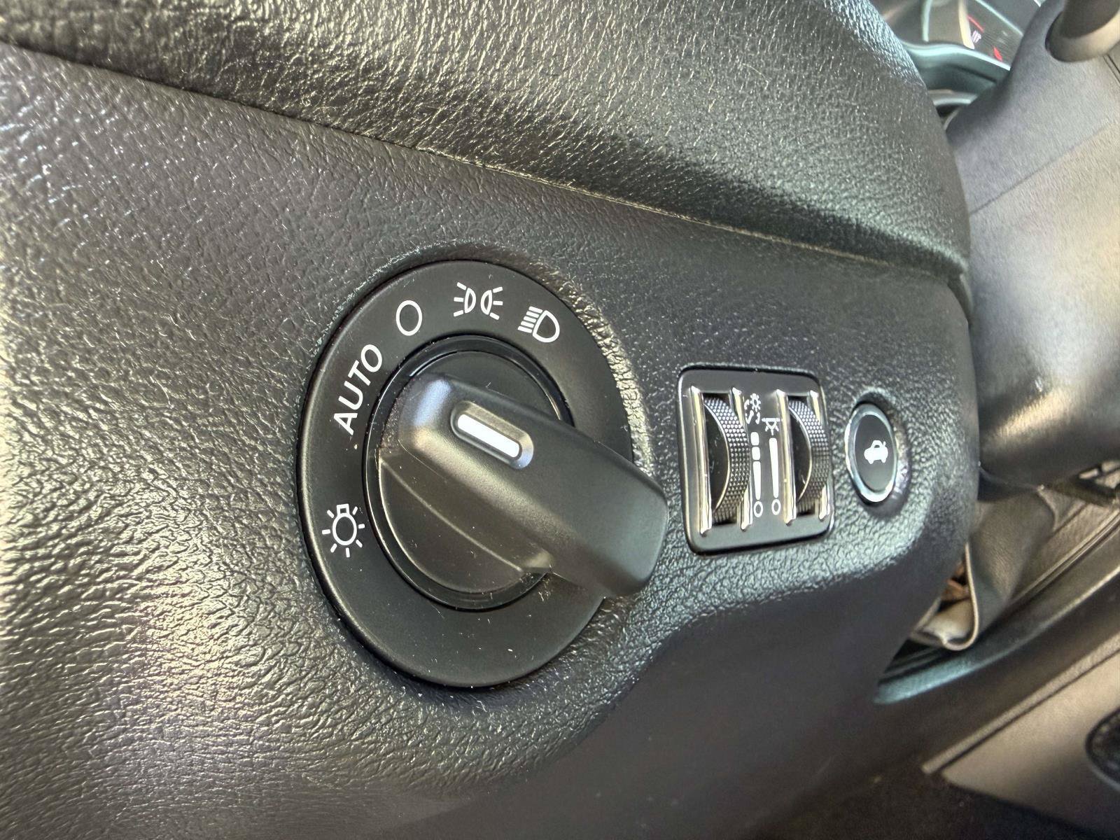 Used 2019 Dodge Challenger SXT RWD image 17