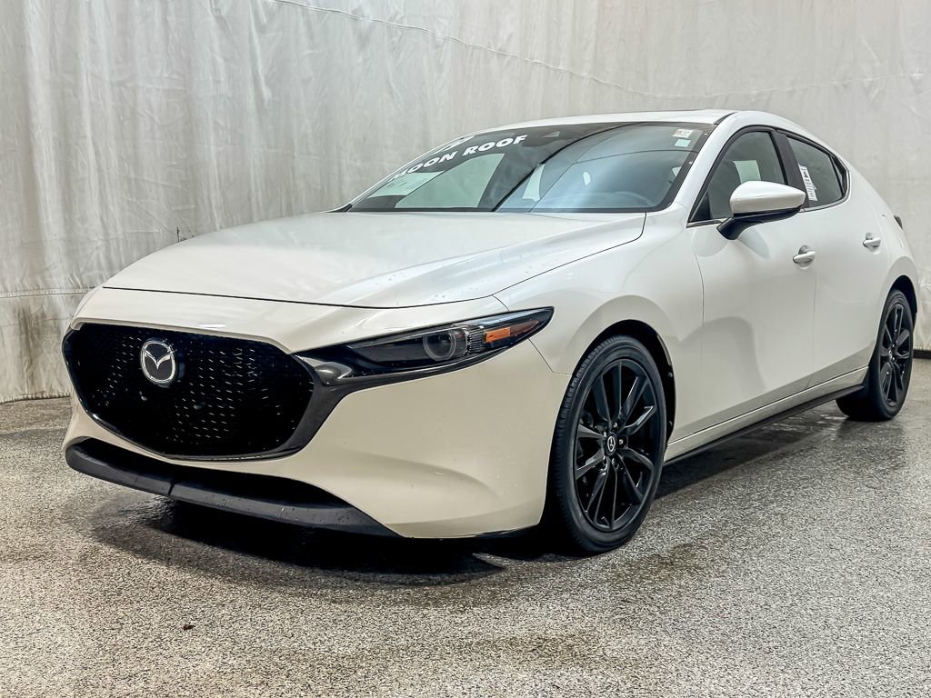 Used 2019 MAZDA MAZDA3 Hatchback w/ Premium Package FWD image 2