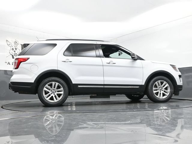 Used 2019 Ford Explorer XLT w/ Equipment Group 202A AWD/4WD image 54