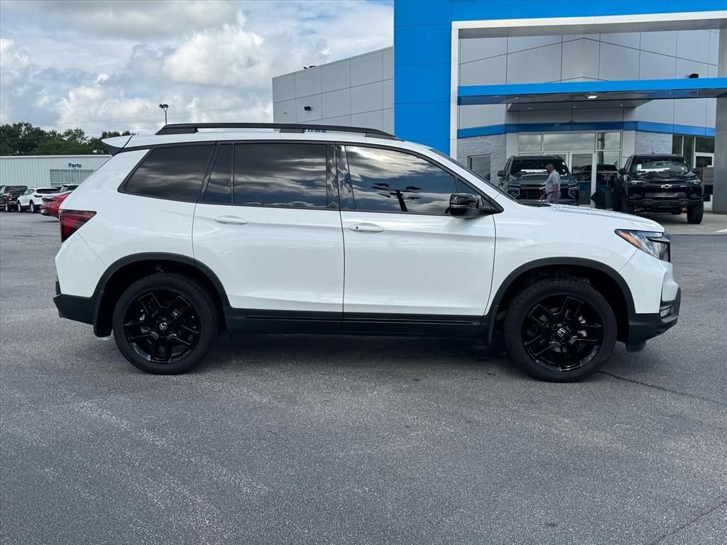 Used 2025 Honda Passport Black Edition image 2