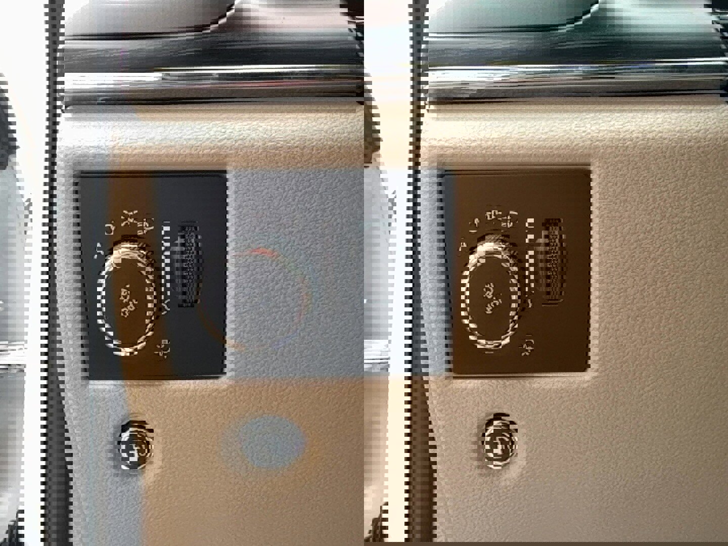 Used 2020 Jeep Grand Cherokee Limited w/ Luxury Group II image 26