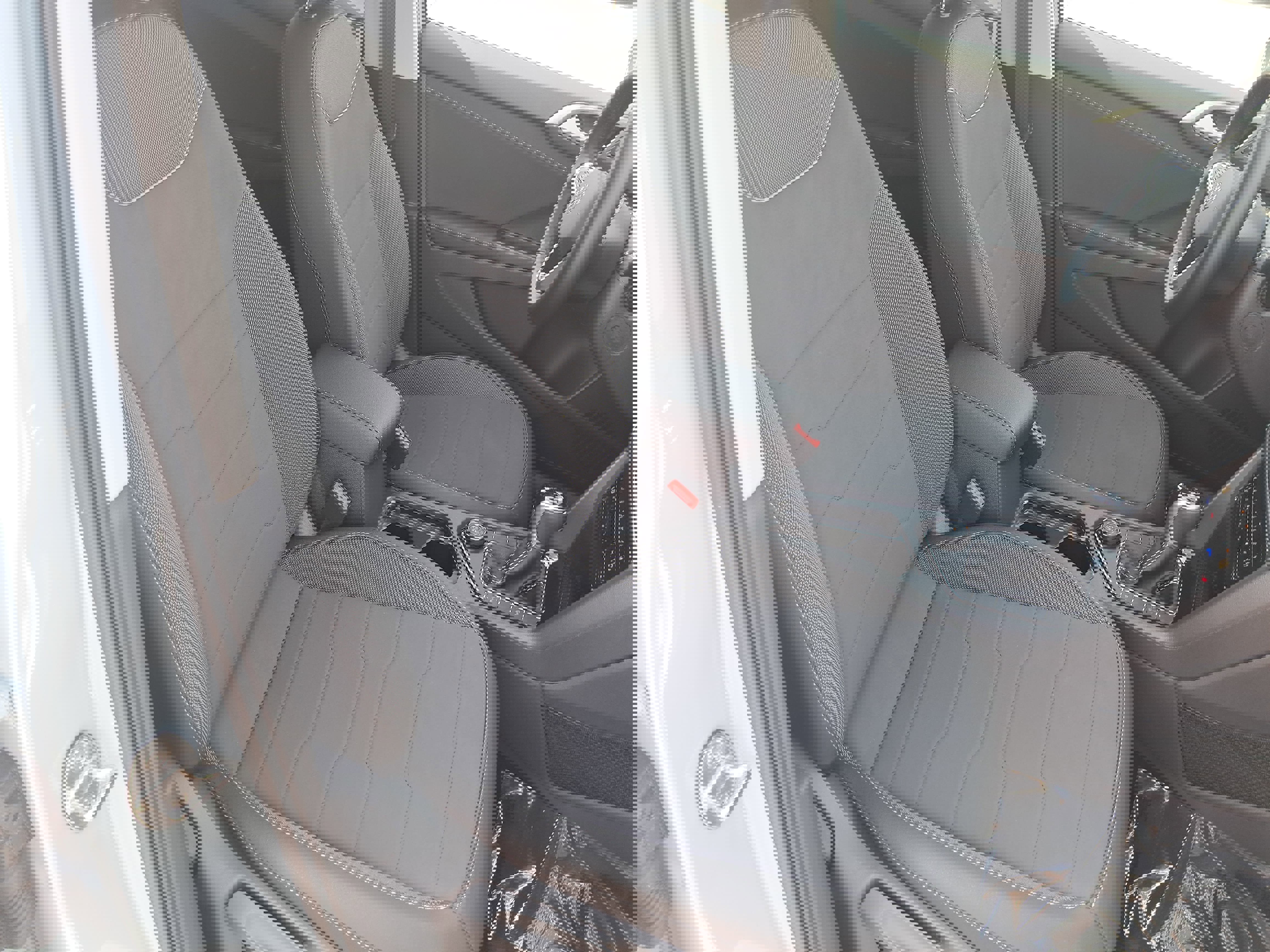 Used 2025 Volkswagen Taos SE AWD/4WD image 10