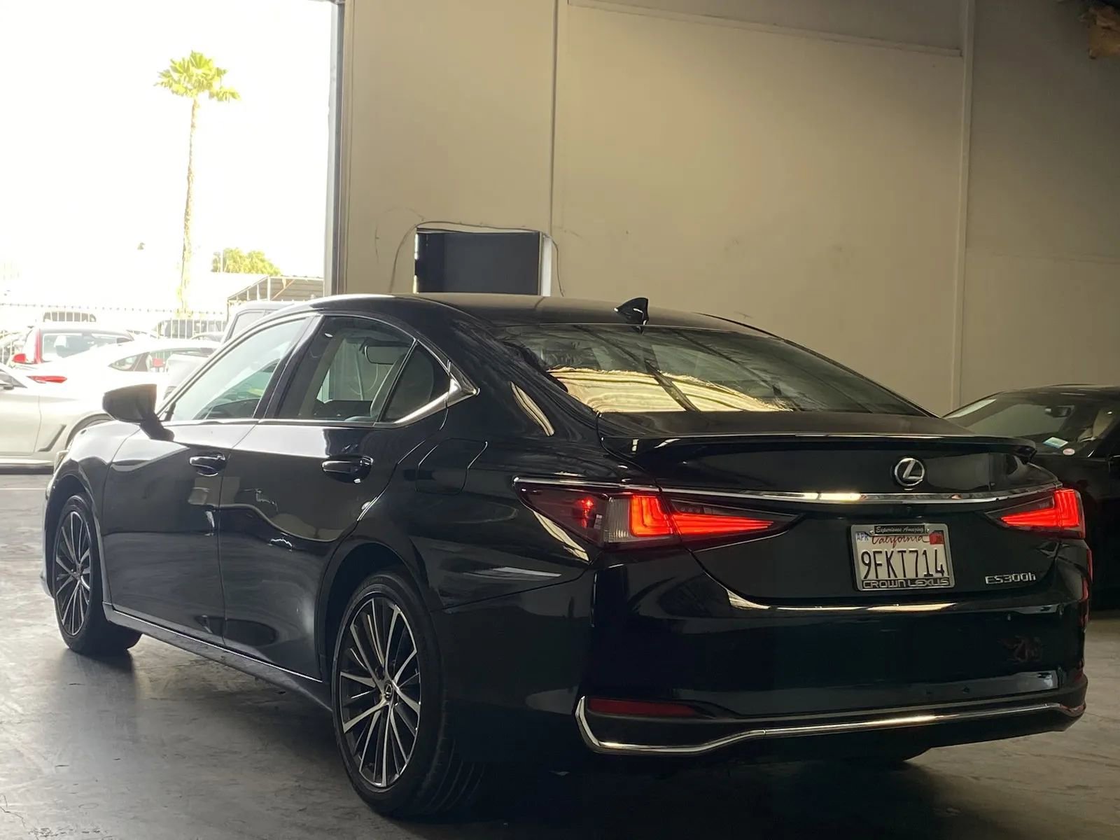 Used 2023 Lexus ES 300h w/ Premium Package image 2