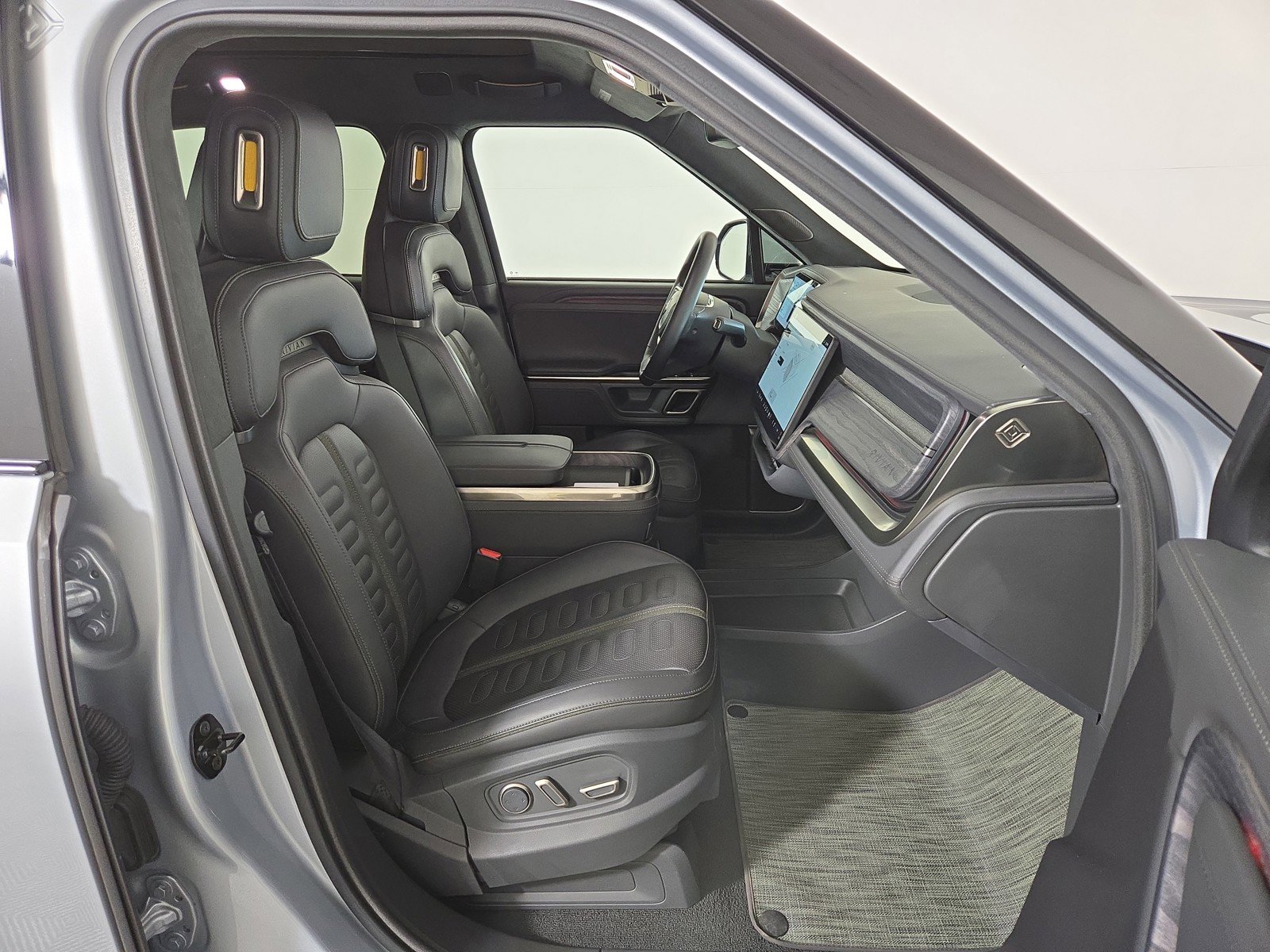 Used 2023 Rivian R1T Adventure AWD/4WD image 23