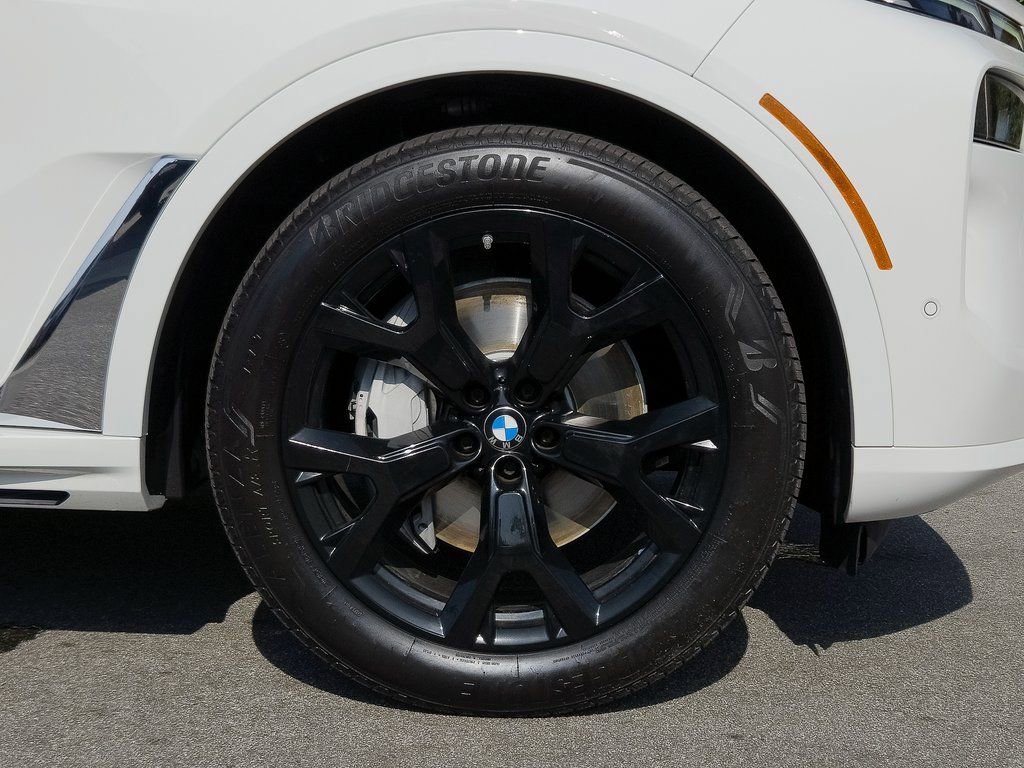 Used 2023 BMW X7 xDrive40i w/ Climate Comfort Package image 9