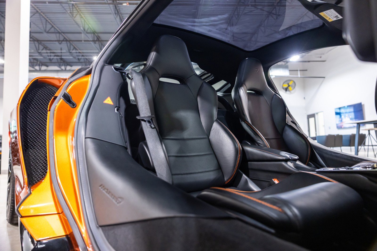 Used 2023 McLaren GT RWD image 30