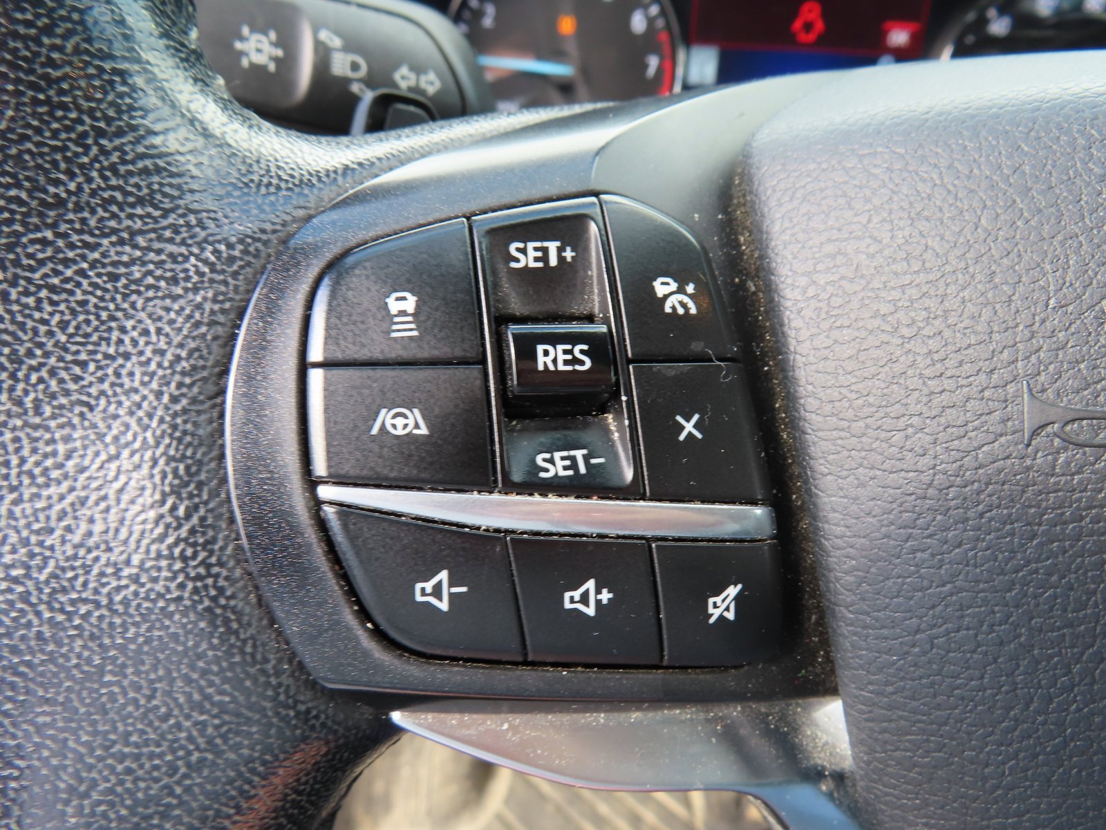 Used 2020 Ford Explorer Limited image 18