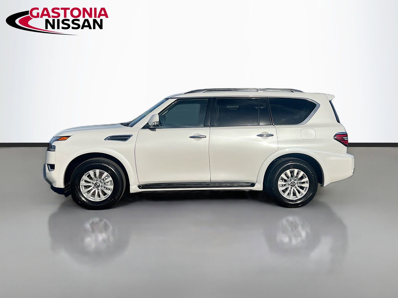 Used 2023 Nissan Armada SV image 5