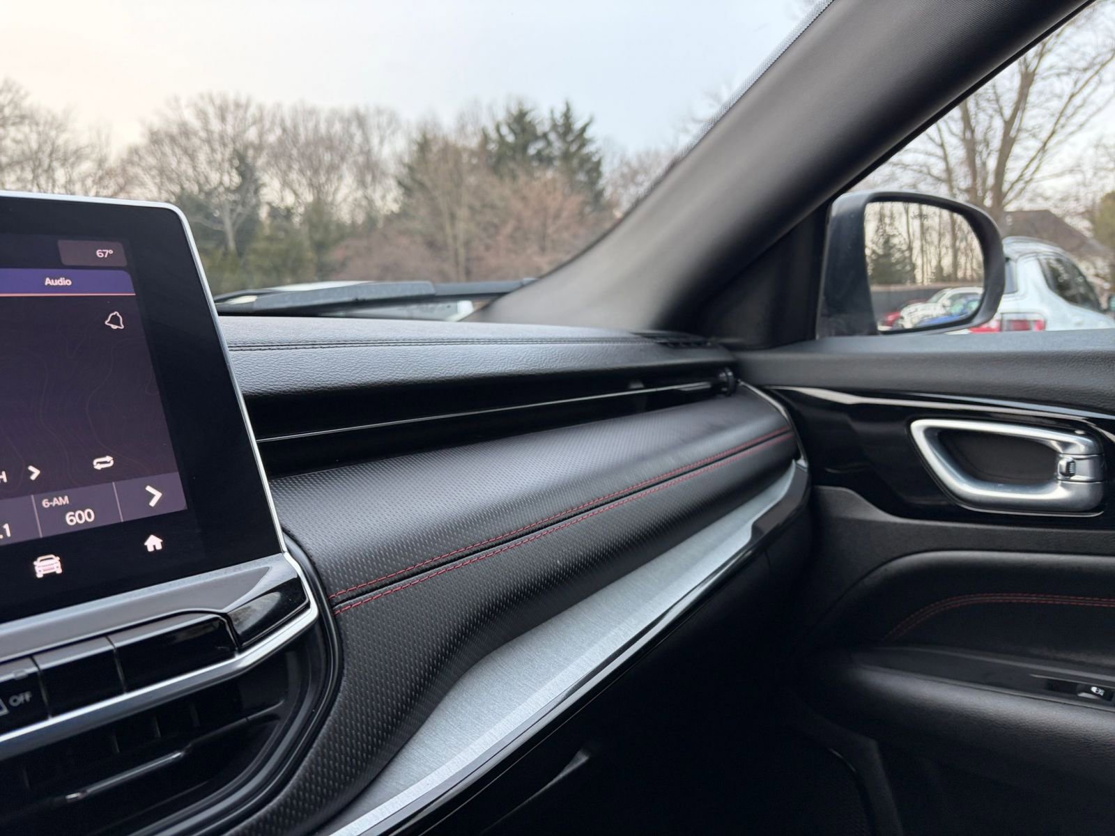 Used 2025 Jeep Compass Trailhawk image 34