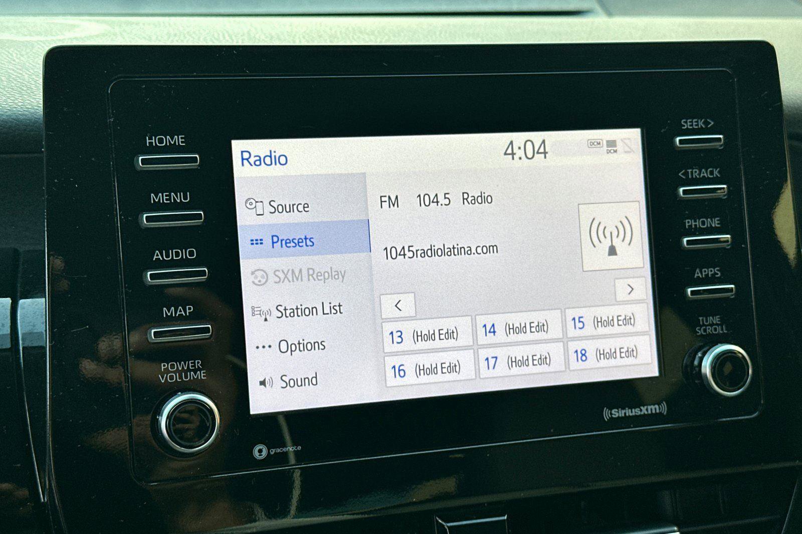 Used 2022 Toyota Camry SE image 18