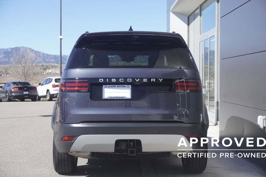 Used 2025 Land Rover Discovery S image 6