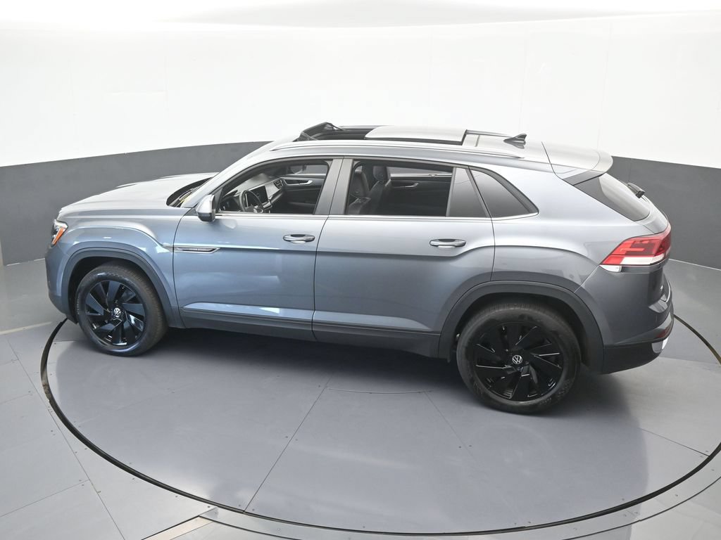 Used 2025 Volkswagen Atlas Cross Sport SE w/ Panoramic Sunroof Package FWD image 55