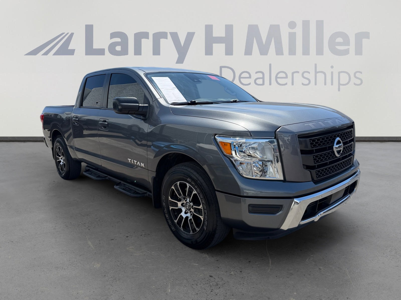 Used 2022 Nissan Titan SV w/ Accessory Utility Package RWD image 7