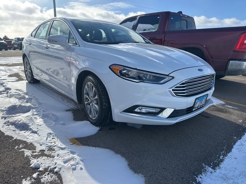 Used 2017 Ford Fusion SE w/ Fusion SE Technology Package image 7