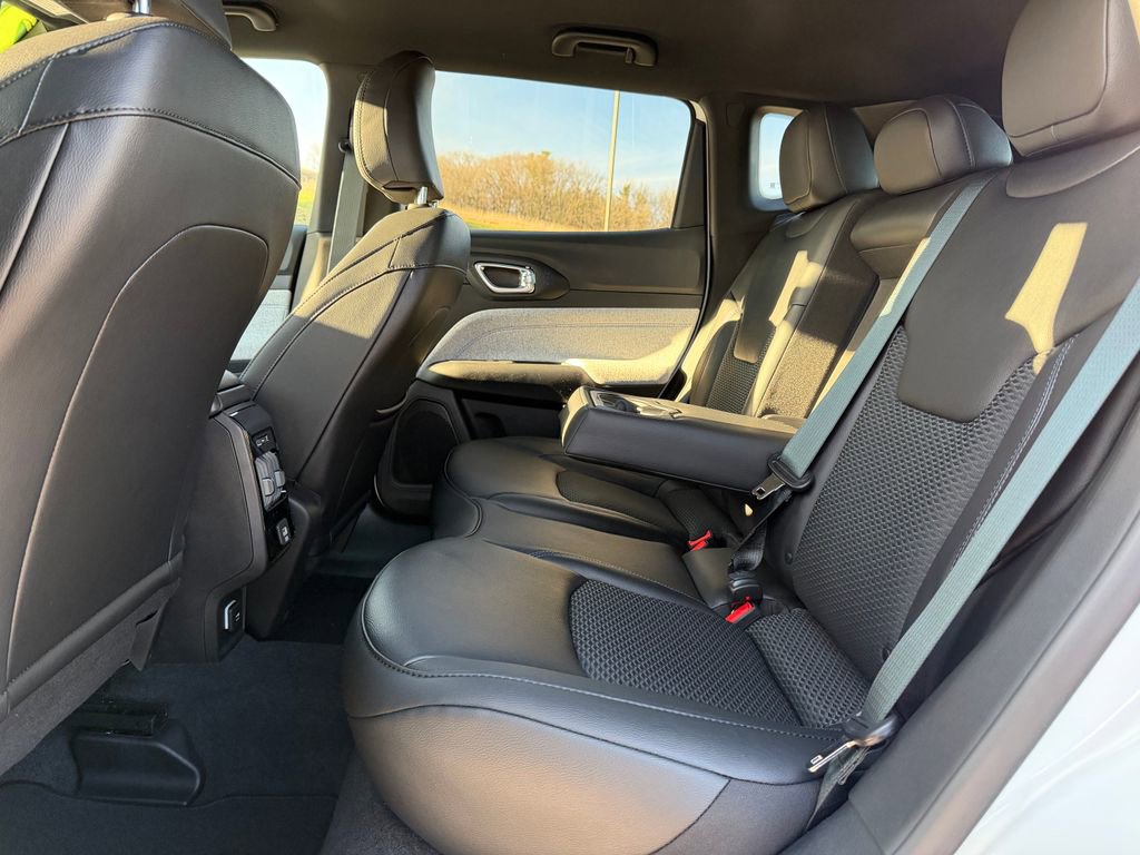 New 2026 Jeep Compass Latitude AWD/4WD image 31
