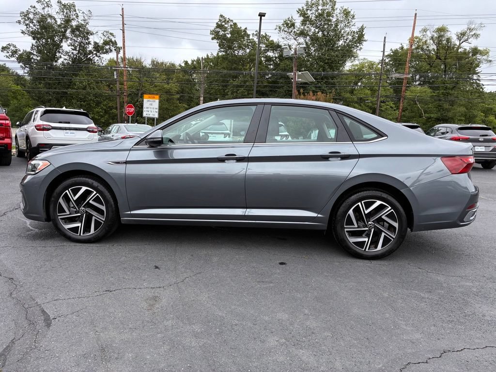 Used 2024 Volkswagen Jetta SEL FWD image 4