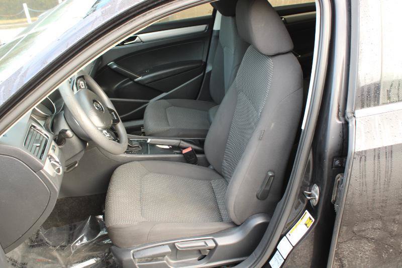 Used 2017 Volkswagen Passat 1.8T S FWD image 11